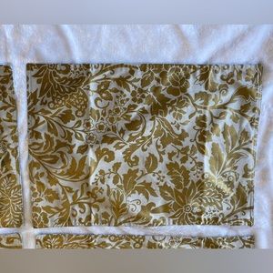Williams Sonoma
Set of 4 Place Mats 
100% Cotton
Gold floral design
Khaki beige